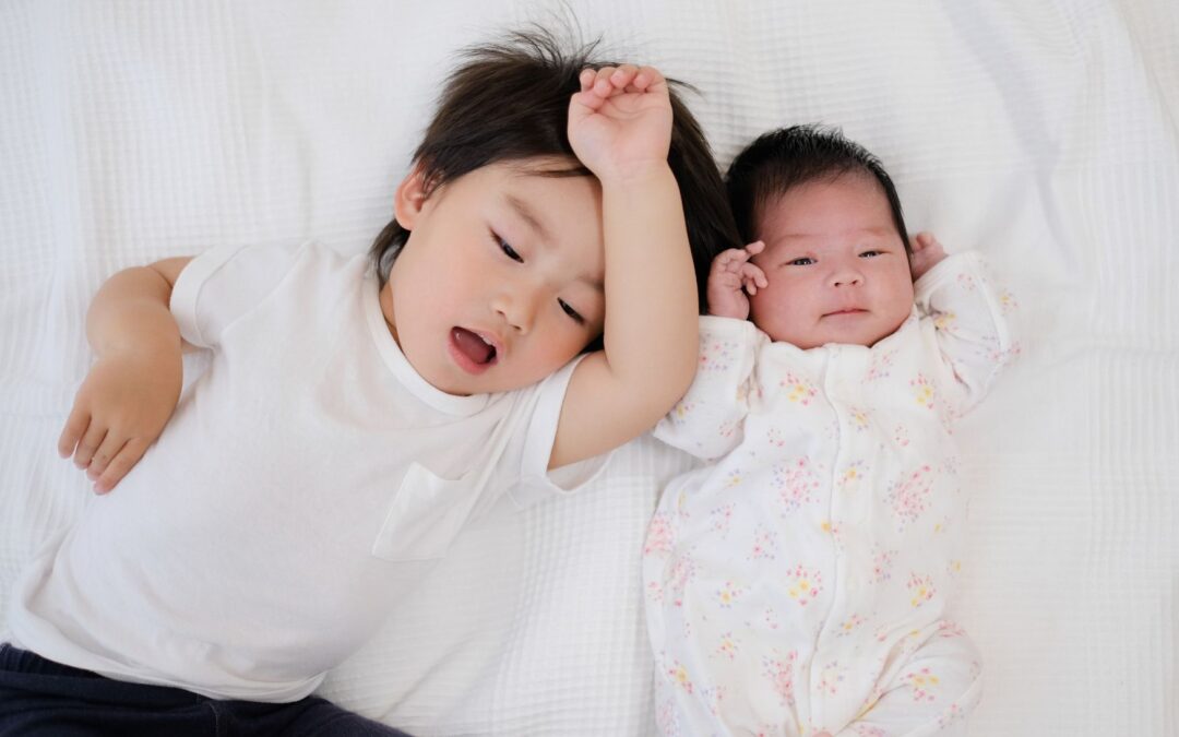 10 Essential Tips for Moms Juggling a Newborn and a Toddler